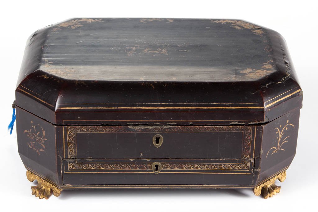 CHINESE EXPORT BLACK LACQUER AND GILT SEWING WORK BOX: CHINESE EXPORT BLACK LACQUER AND GILT SEWING WORK BOX, chinoiserie decoration, two handles and a hinged lid, lift-out tray with fifteen various compartments including some with bone holders and two wi