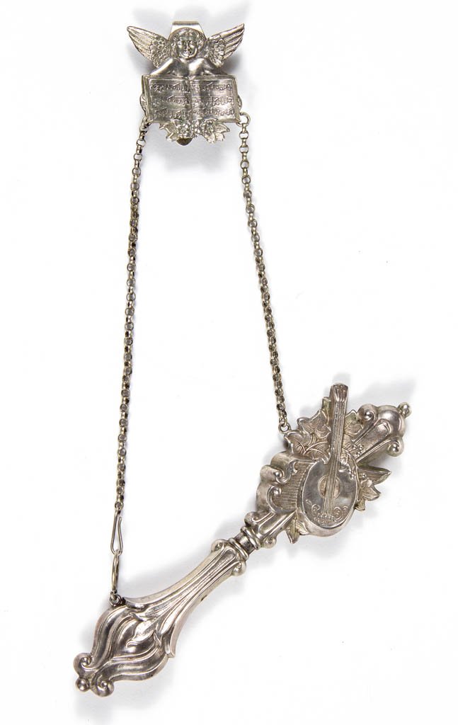 SILVER-LIKE FIGURAL KNITTER'S CHATELAINE WITH NEEDLE (1 of 1)