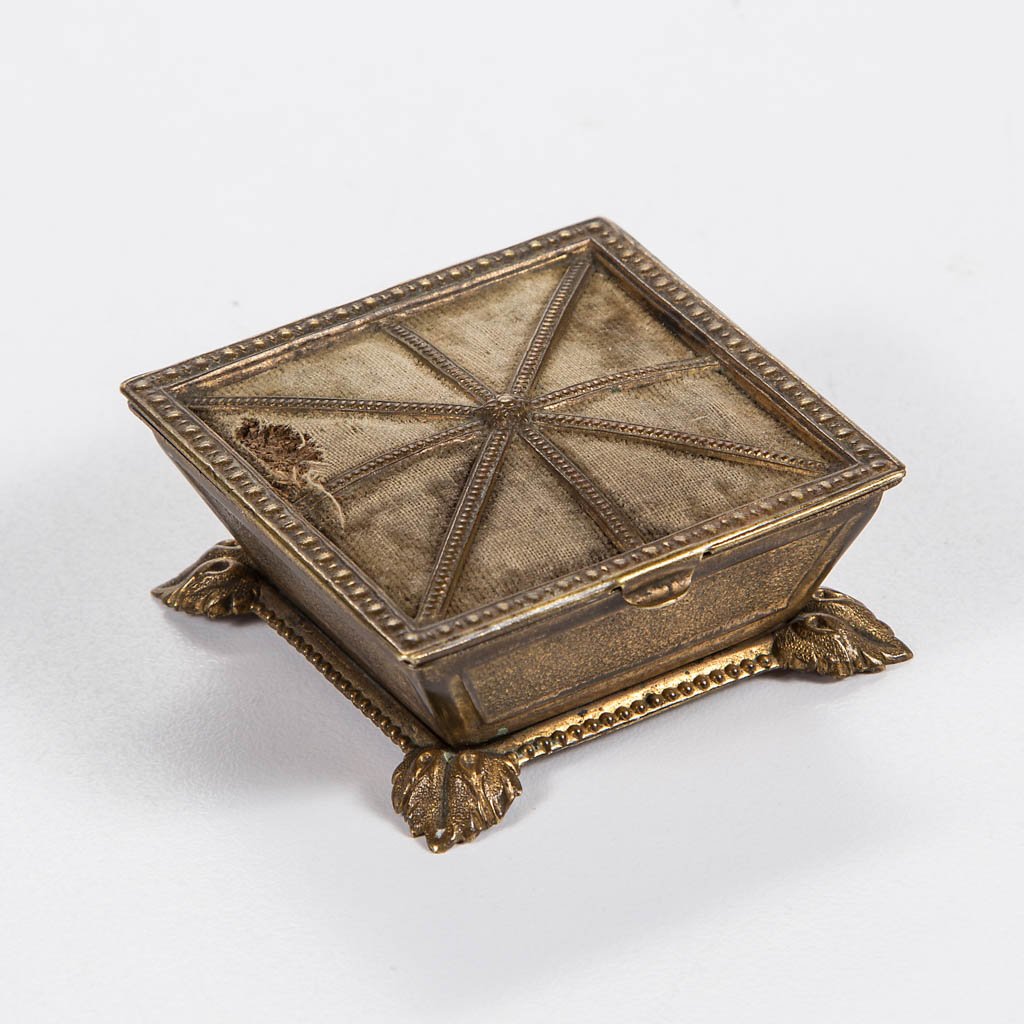 W. AVERY BRASS FIGURAL FOOTSTOOL NEEDLE CASE (1 of 3)