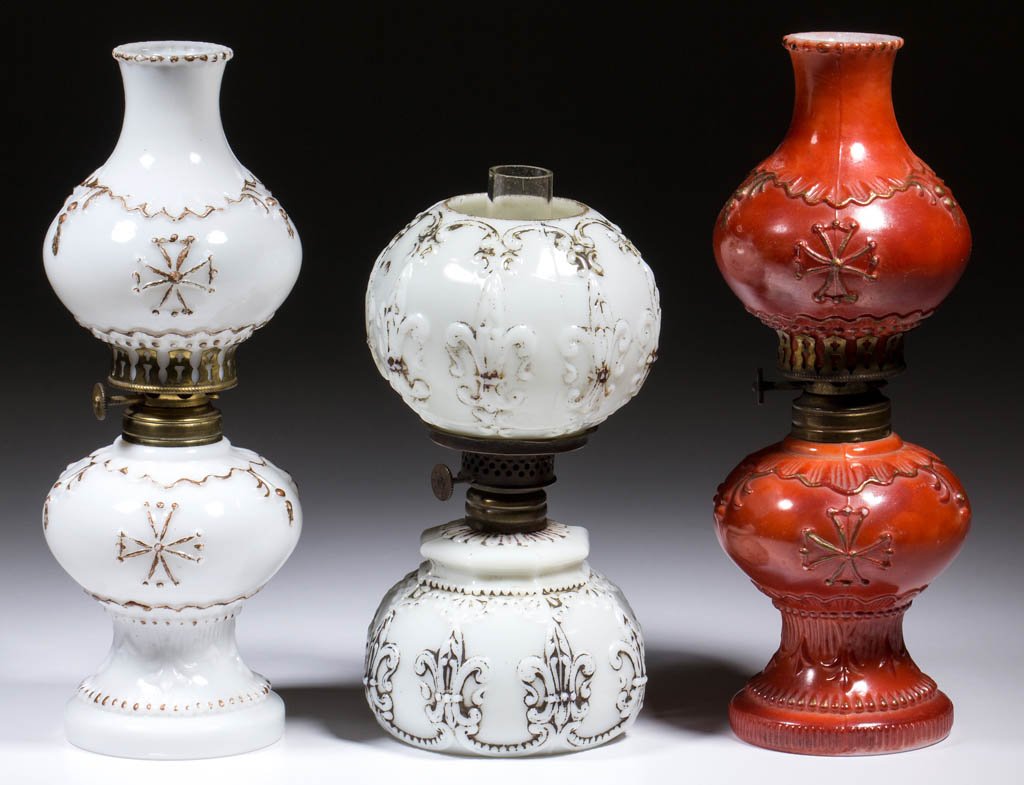 ASSORTED EAGLE GLASS & MFG. CO. MINIATURE LAMPS, LOT OF (1 of 1)