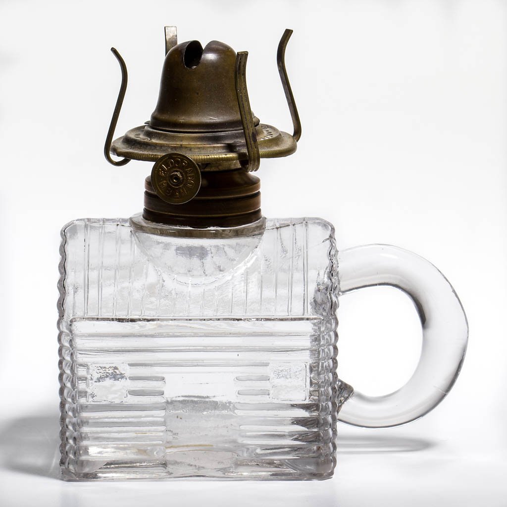 LOG CABIN / SCHOOL HOUSE KEROSENE FINGER LAMP (1 of 2)