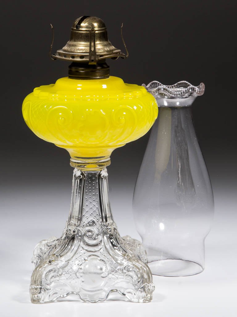 PRINCESS FEATHER KEROSENE STAND LAMP (1 of 1)