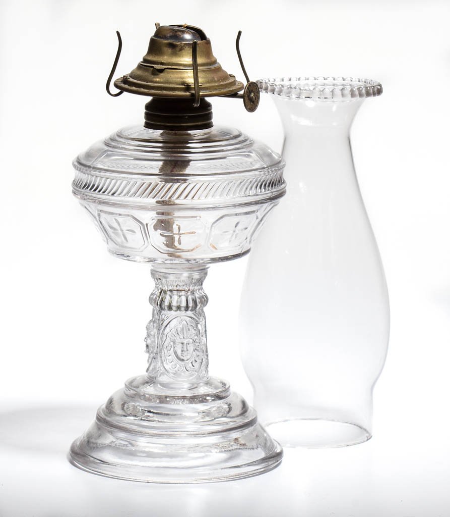 THREE FACE MEDALLION KEROSENE STAND LAMP (1 of 1)