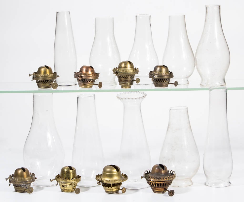 ASSORTED NO. 2 EARLY AND LATE LIP BURNER AND CHIMNEY (1 of 1)