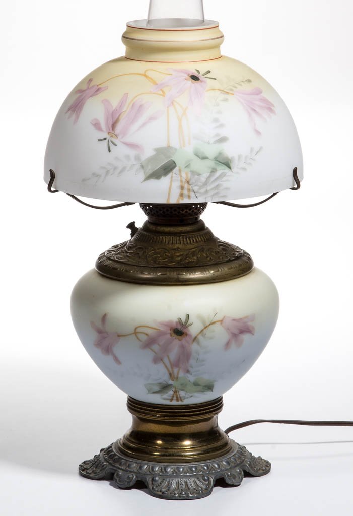VICTORIAN DECORATED OPAL PARLOR LAMP (1 of 1)