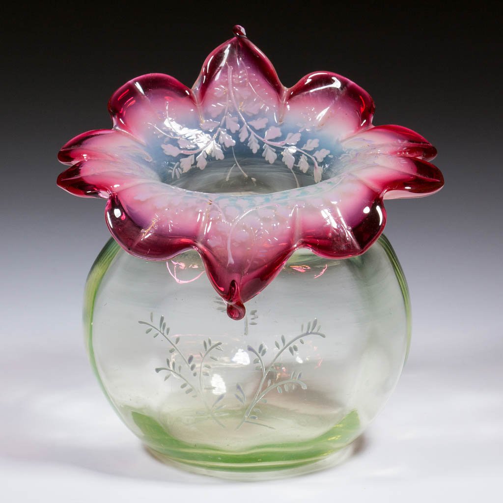 DECORATED RIB-OPTIC JACK-IN-THE-PULPIT VASE (1 of 1)