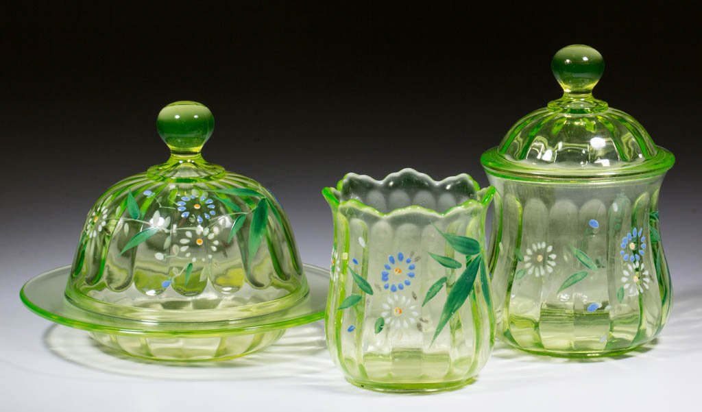 INSIDE RIBBING THREE-PIECE TABLE SET (1 of 1)