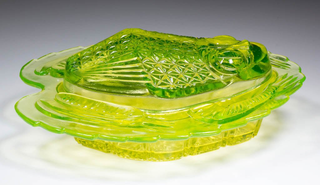 L. G. WRIGHT NOVELTY PRESSED FROG COVERED DISH (1 of 1)