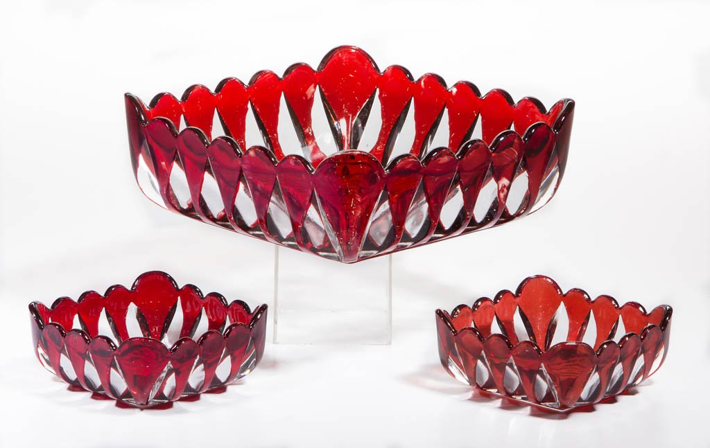 CRYSTAL WEDDING (OMN) - RUBY-STAINED THREE-PIECE BERRY (1 of 1)