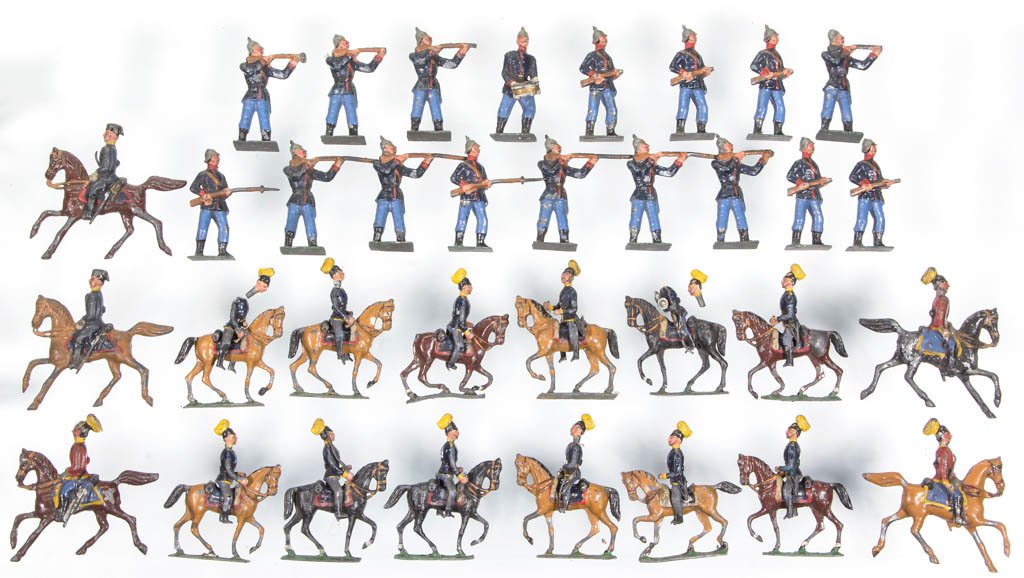 ASSORTED CAST-LEAD TOY SOLDIERS, LOT OF 34 (1 of 3)