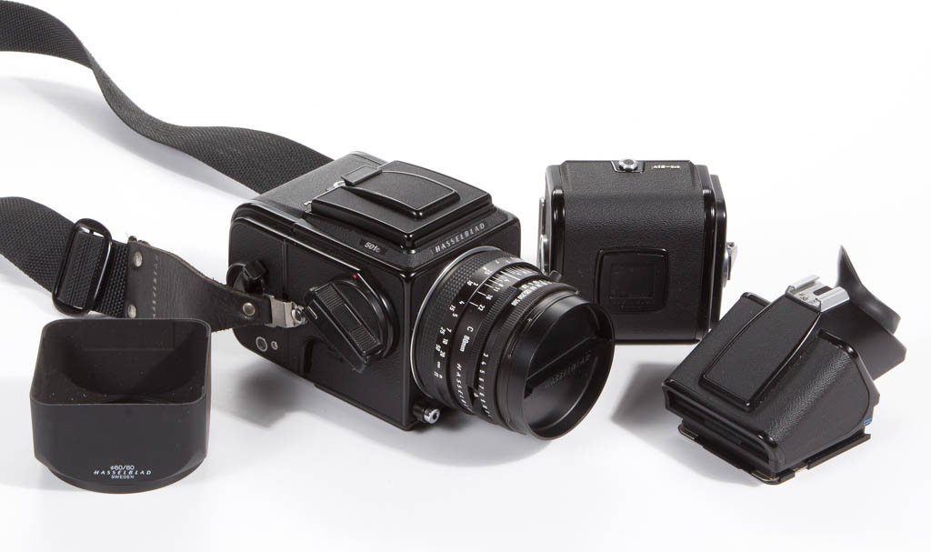 HASSELBLAD 501C CAMERA AND ACCESSORIES, LOT OF 12 (1 of 7)