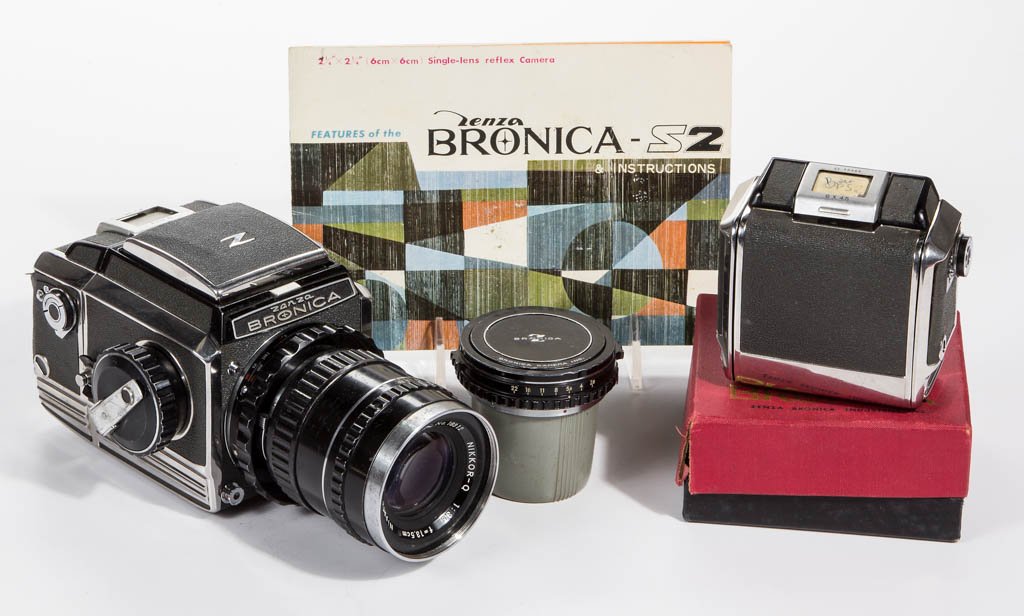 BRONICA S2 CAMERA, LOT OF THREE: BRONICA S2 CAMERA, LOT OF THREE, with 75mm and 135mm lenses, external film back, and manual. Second half 20th century. Very good visual condition with minor wear, unknown working condition.