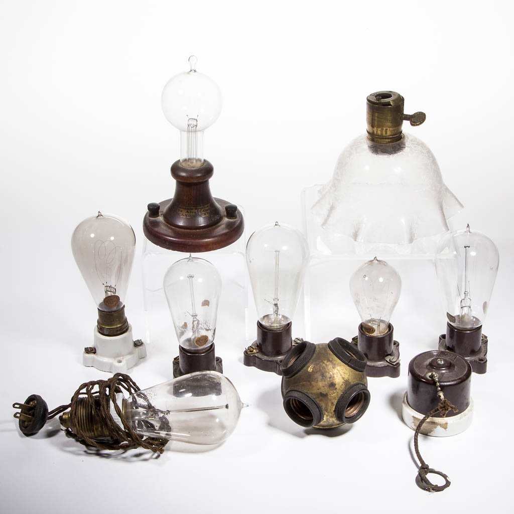 ASSORTED MANUFACTURERS LIGHT / LAMP BULBS AND SOCKETS, (1 of 2)
