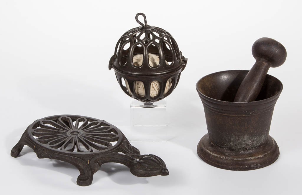 ASSORTED CAST-IRON ARTICLES, LOT OF FOUR (1 of 1)