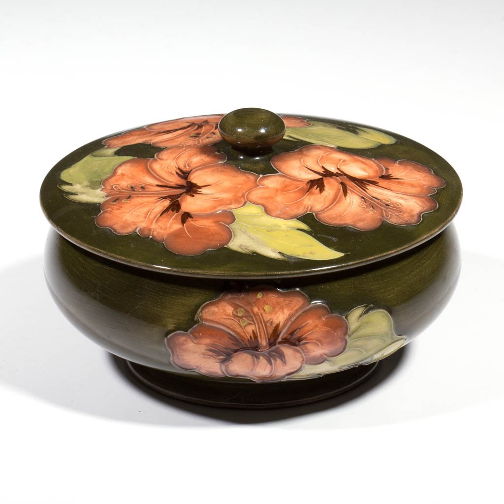 MOORCROFT ART POTTERY HIBISCUS COVERED JAR (1 of 2)