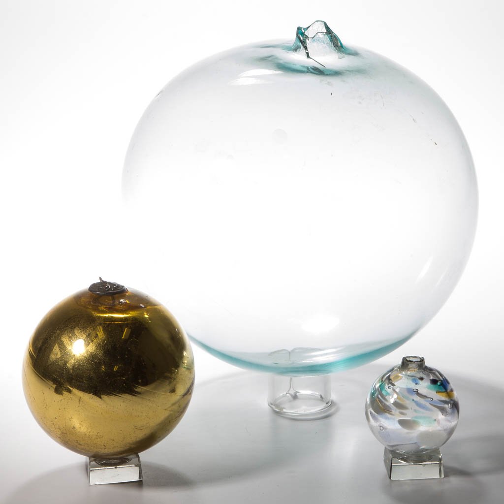 ASSORTED FREE-BLOWN ARTICLES, LOT OF THREE (1 of 2)