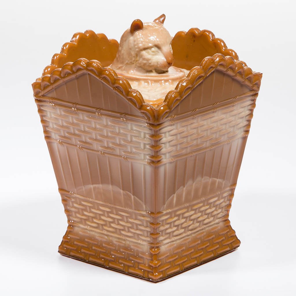 GREENTOWN CAT ON HAMPER - TALL / BASKET AND COVER (OMN) (1 of 1)