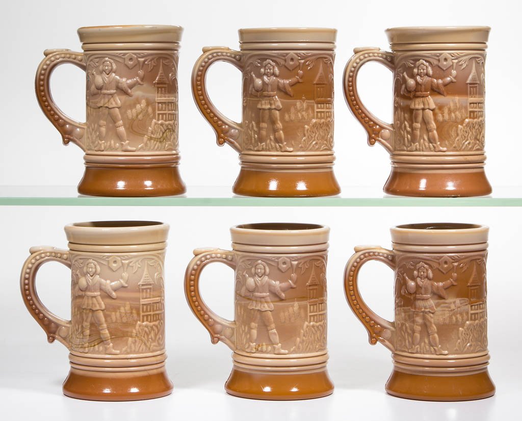 GREENTOWN NO. 301 / OUTDOOR DRINKING SCENE STEINS / (1 of 1)