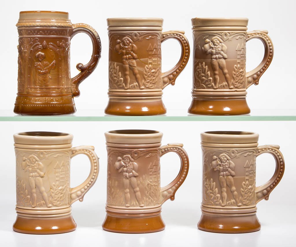 GREENTOWN NO. 301 / OUTDOOR DRINKING SCENE STEINS / (1 of 1)