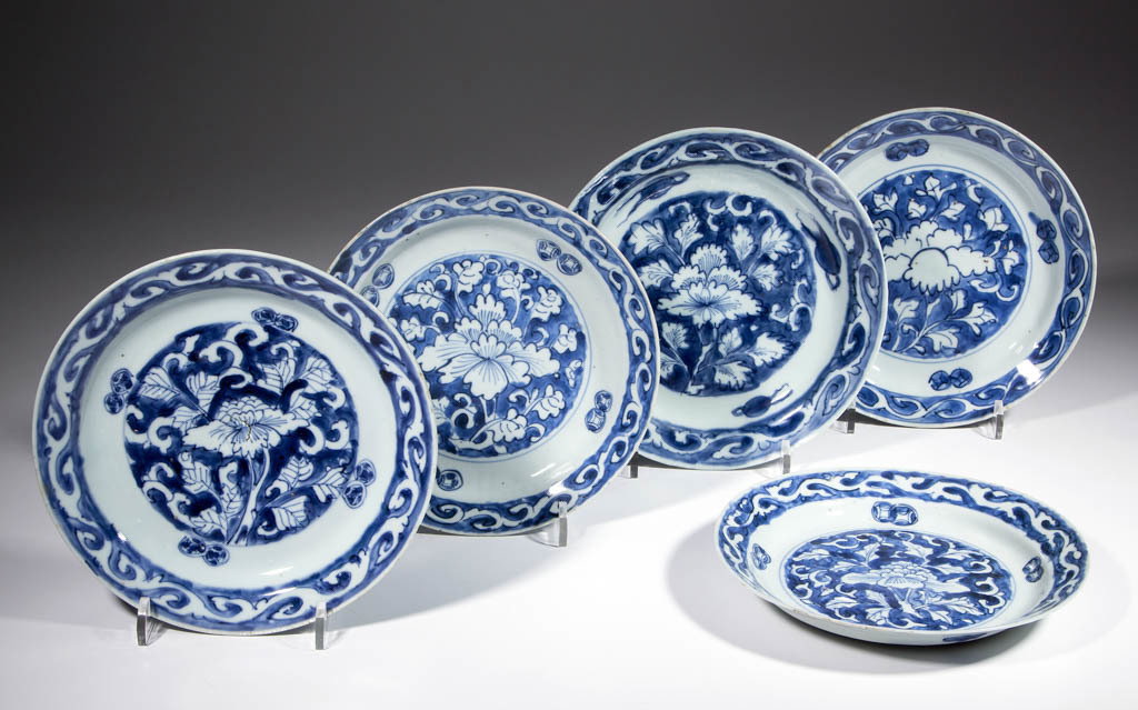 CHINESE EXPORT MING PORCELAIN PLATES, LOT OF FIVE: CHINESE EXPORT MING PORCELAIN PLATES, LOT OF FIVE, having variations on chrysanthemum design in underglaze blue, blue floral spray decoration on underside of rims, sanded/rough surface on foot rims as