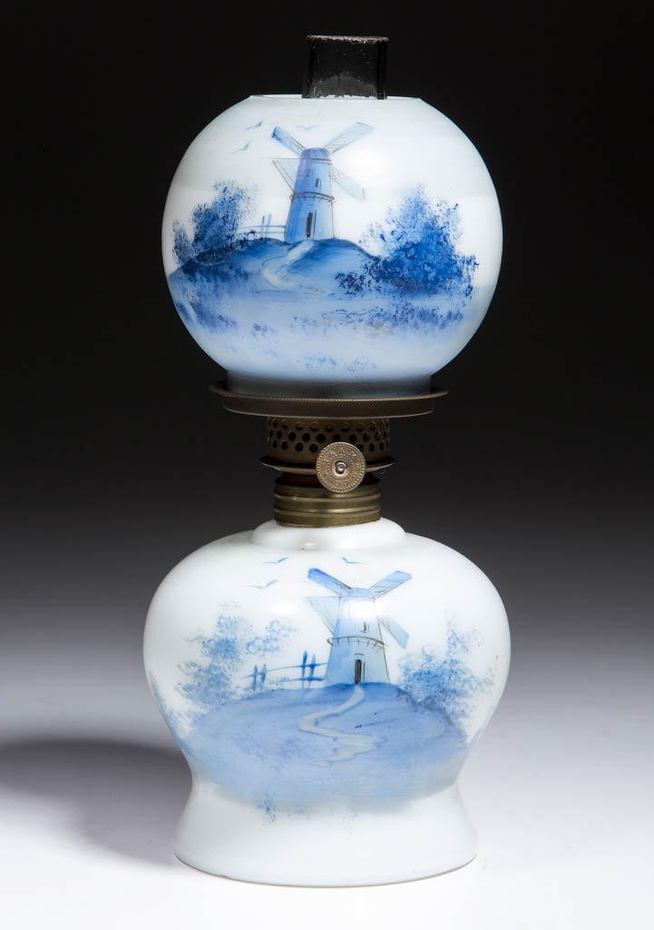 DELFT-DECORATED OPAL MINIATURE LAMP (1 of 1)
