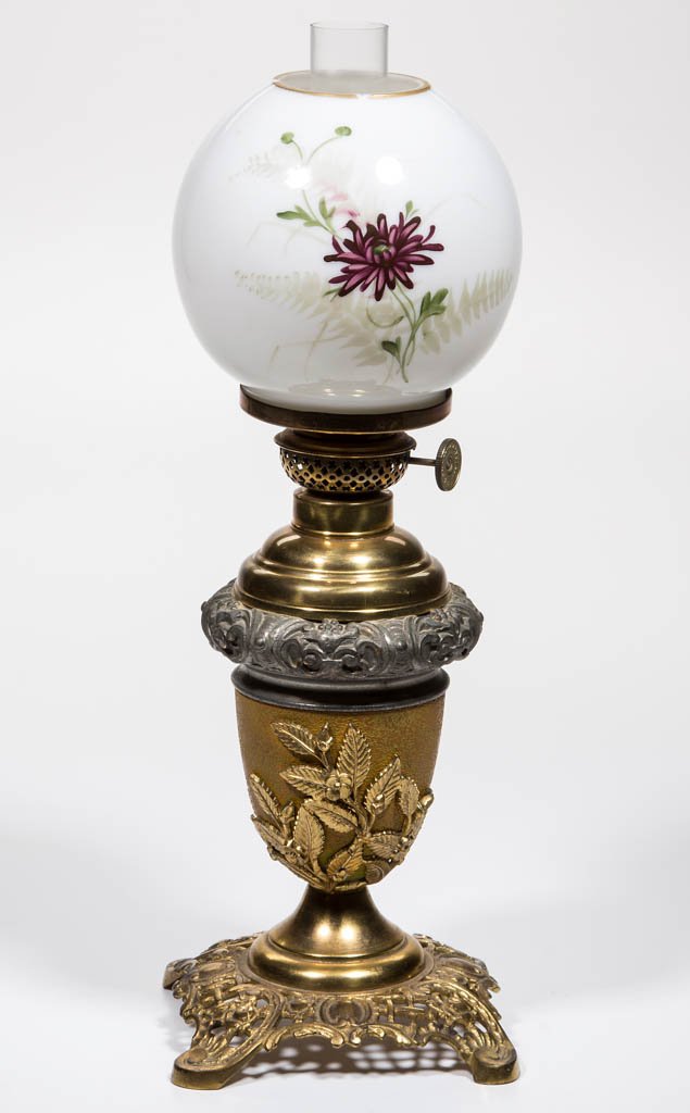 BRADLEY AND HUBBARD CAST METAL JUNIOR BANQUET VASE LAMP (1 of 1)