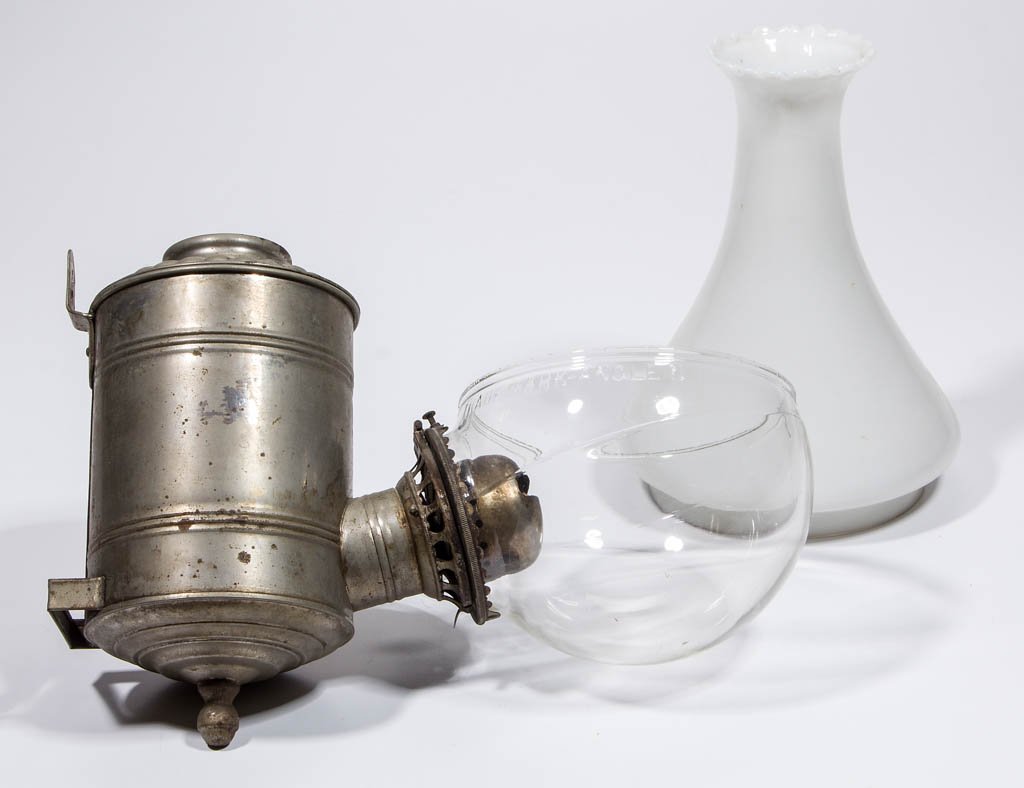 ANGLE LAMP CO. NICKEL-PLATED KEROSENE SINGLE-ARM ANGLE (1 of 1)