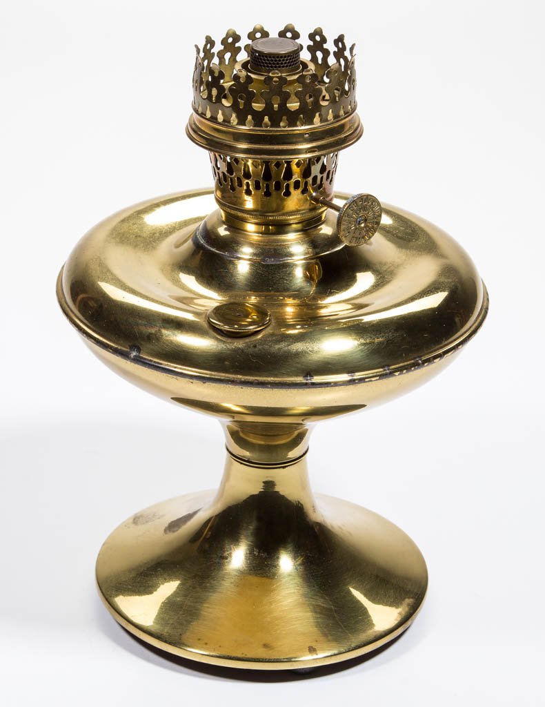 ALADDIN MODEL 4 BRASS KEROSENE PARLOR LAMP (1 of 1)