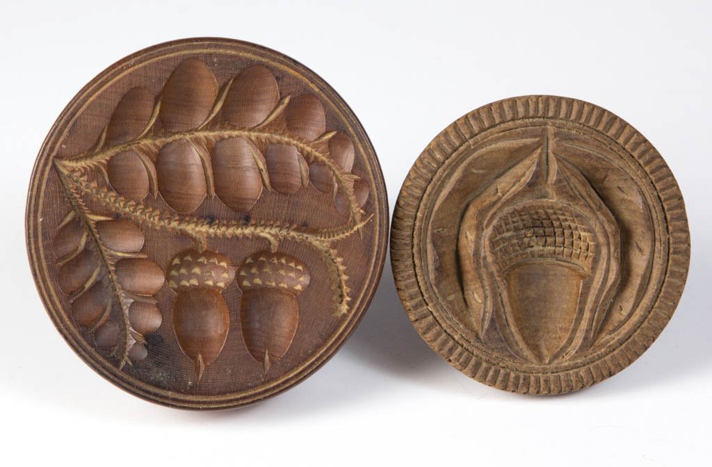 AMERICAN CARVED TREEN BUTTER PRINTS, LOT OF TWO: AMERICAN CARVED TREEN BUTTER PRINTS, LOT OF TWO, each of circular form with Acorn design, small example with integral handle, larger with removable handle. Old dark surfaces. Second half 19th century.