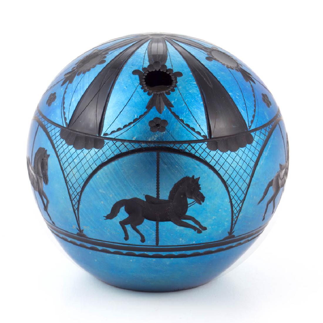 LUNDBERG STUDIO ART GLASS PAPERWEIGHT (1 of 1)