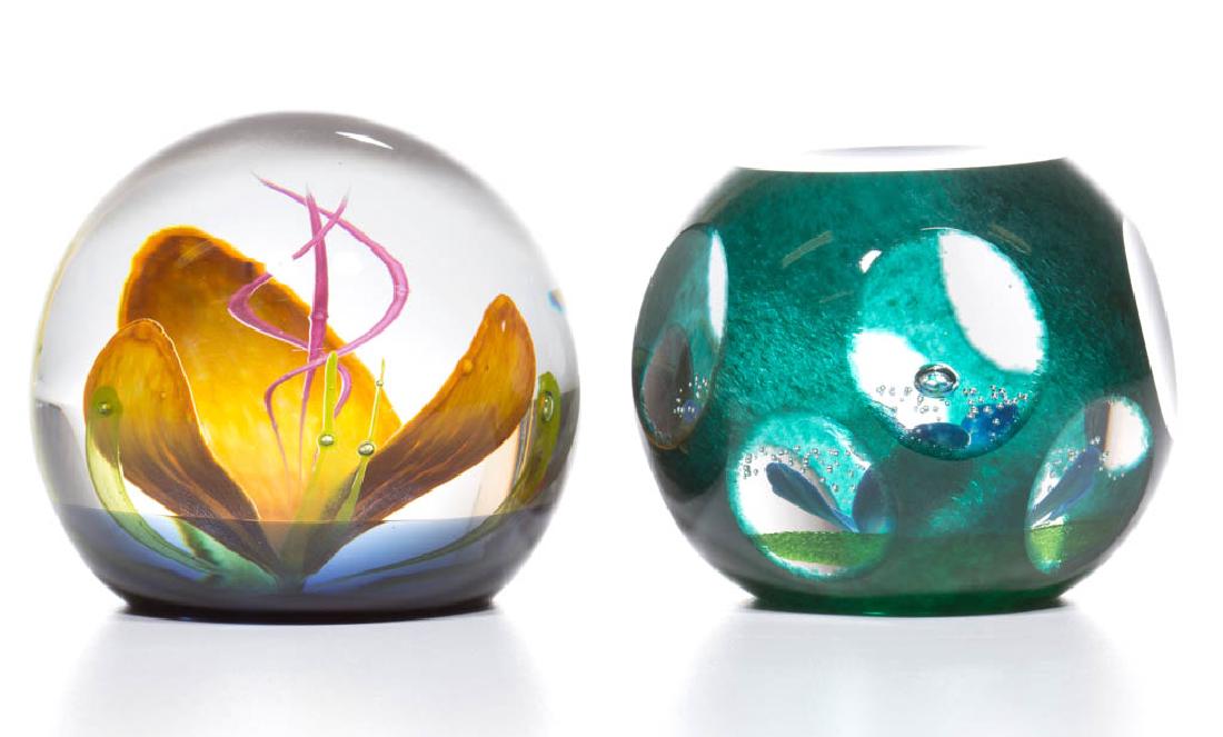 CONTEMPORARY CAITHNESS LAMPWORK PAPERWEIGHTS, LOT OF (1 of 3)