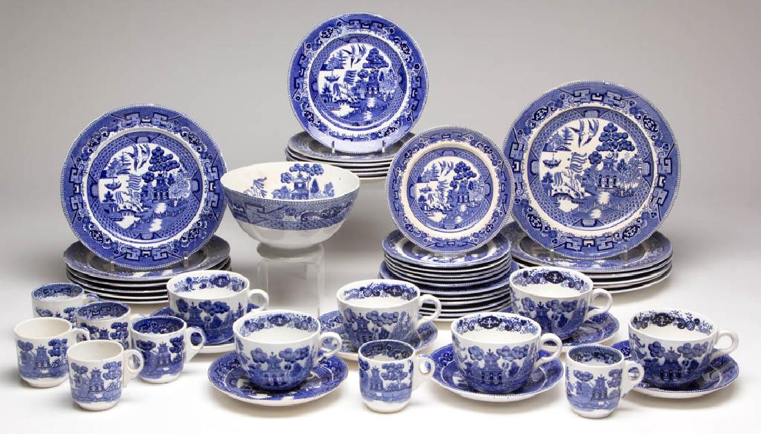 BUFFALO POTTERY BLUE WILLOW SCALLOPED CERAMIC TABLE (1 of 1)