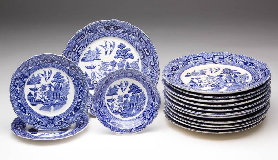 BUFFALO POTTERY BLUE WILLOW SCALLOPED CERAMIC TABLE (1 of 1)