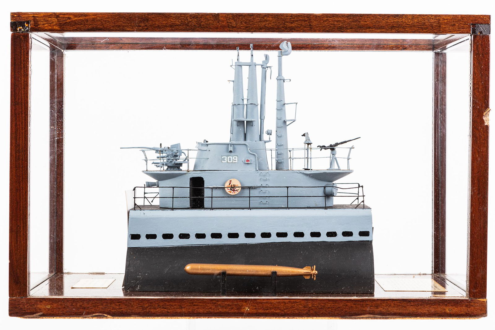 World War II Commemorative Presentation - U.S.S. Aspro: World War II Commemorative Presentation - U.S.S. Aspro (SS-3091). Commissioned July 31, 1943. Hand painted wood and wire model in custom wooden presentation box. The Aspro made seven successful War Pa