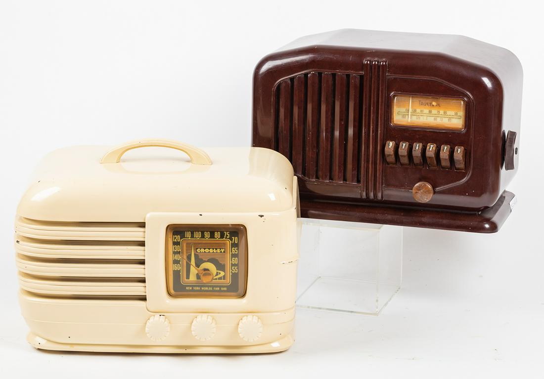Two Bakelite Tube Radios: Crossley 1939 NY Worlds Fair: Two Bakelite Tube Radios: Crossley 1939 NY Worlds Fair and a Truetone Stratoscope, Both Quite Appealing. Two appealing bakelite radios perfect for full restoration. 1.) Crosley bakelite radio, Model 1