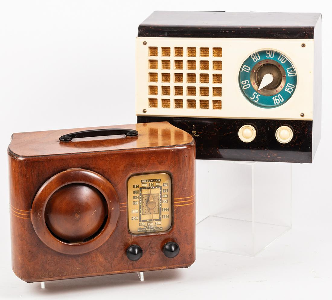 Two Vintage Emerson Table Radios: One Bakelite Radio: Two Vintage Emerson Table Radios: One Bakelite Radio Model 520, One Radio in Wood Model DB-315. Two appealing radios by Emerson ripe for restoration. 1.) One bakelite radio Model 520 from the Mid-1940