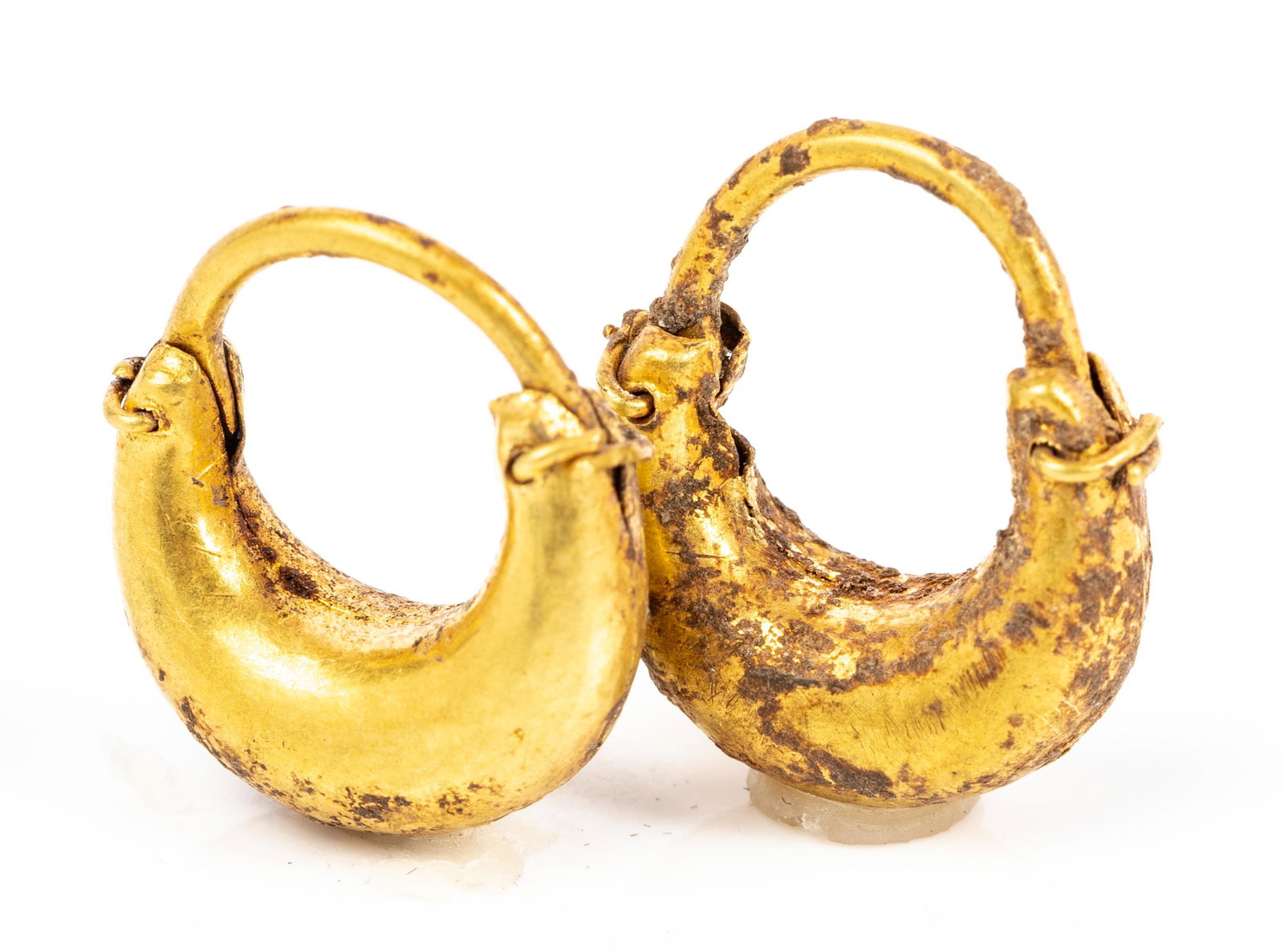 Fine Ancient Gold Earrings from 3rd Century B.C. in (1 of 1)