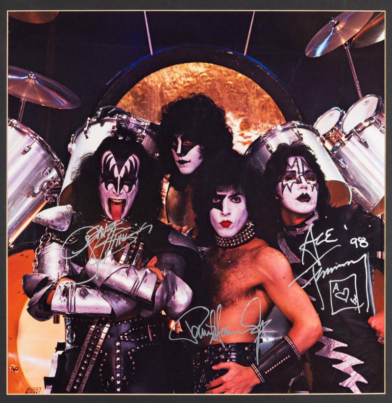 KISS ME アート作品 ポール・クレー Kiss: Oversized Color Photo Signed By Gene Simmons, Paul Stanley