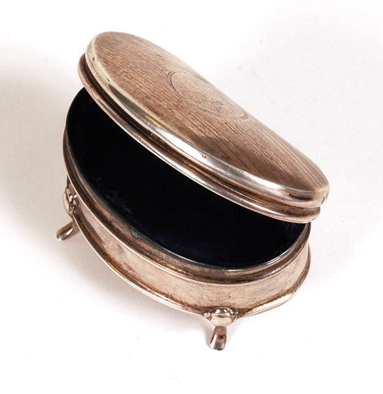 Small Silver Jewelry Box: Small Silver Jewelry Box. Kidney-shaped silver box on cabriole legs. Hallmarks on bottom. Height: 1 1/8"; length: 2 1/8". A couple of dings. Estimated Value $150 - 253.