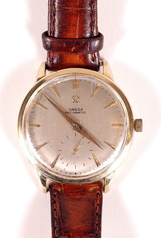 Gent's Omega 14K Yellow Gold Wristwatch: Gent's Omega 14K Yellow Gold Wristwatch. Having a Omega 17 jewel automatic movement, set in a 14k yellow gold circular case, silver dial with gold hands and markers, subsidiary seconds hand dial, 