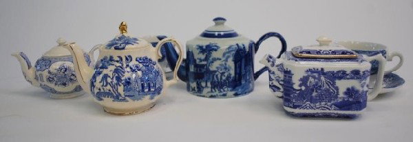 4 Blue and White Teapots: Collectable James Sadler Afternoon Tea Filigre Floral 1-cup teapot, Sadler China Blue Willow Swirl Pattern 2-cup gilded trim teapot, and Rington’s Maling Ltd 2cup blue on white w/gild teapot – Alg