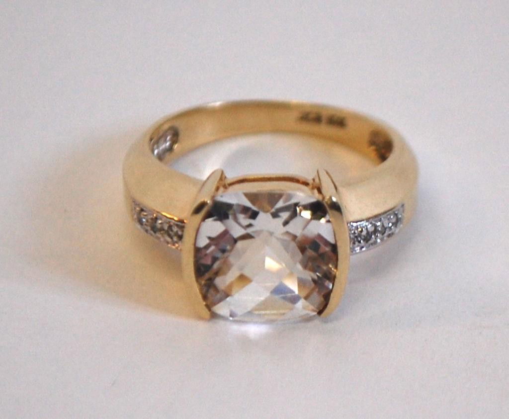 10K Gold, Quartz and Diamond Ring: 4.5g total weight, large quartz center stone with 6 accent diamonds.