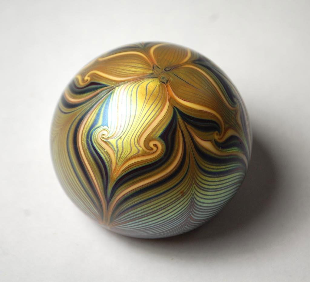Orient & Flume Artglass Paperweight: 259 1976