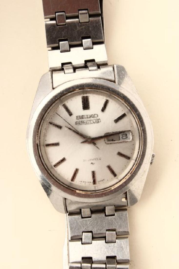 Gentleman's Seiko Wristwatch,: "5 Actus", with circular silvered dial, baton numerals, date dial, 7019-7040, stainless steel case and band,