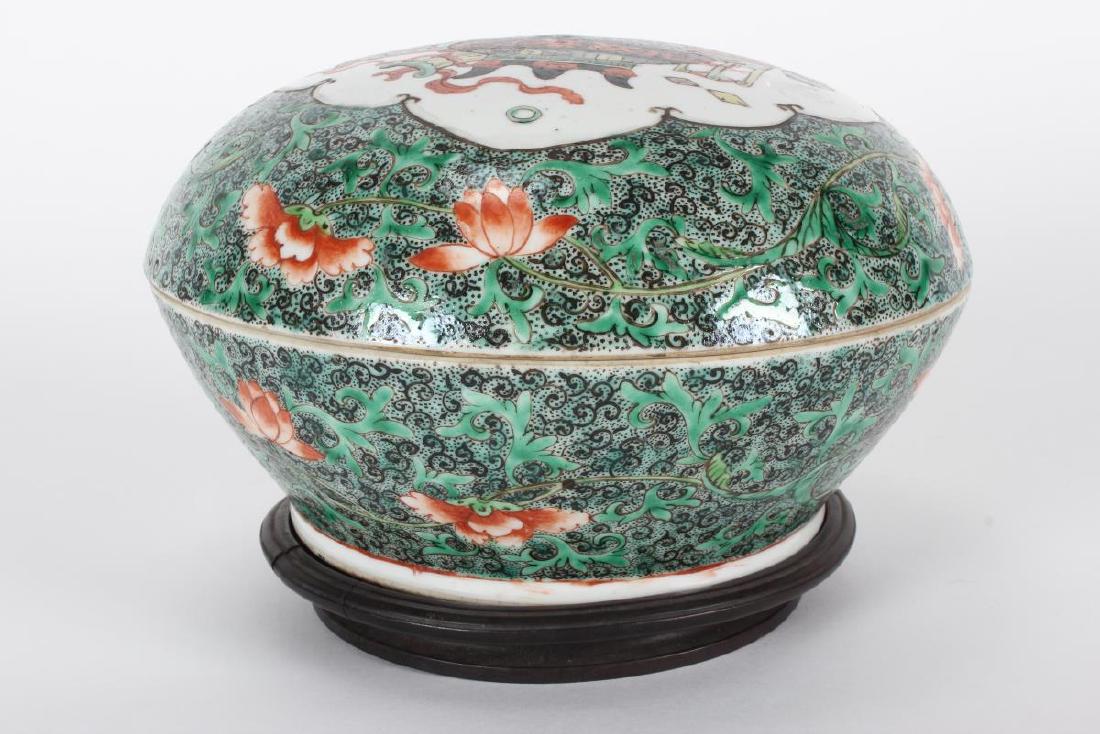 Chinese Qing Dynasty Porcelain Box and Cover, (1 of 5)