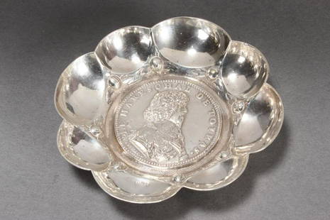German Silver Dish,: set with Louis XVIII style medallion by Lois Guillaume Dupre, surrounded by scalloped sides, l 11cm