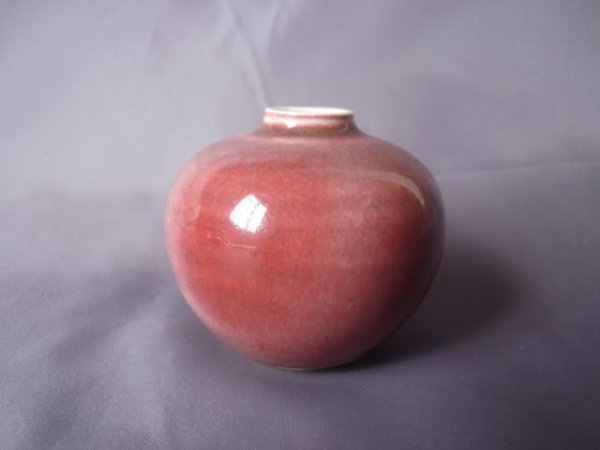 Chinese Sang de Boeuf Porcelain Vase,: with a four character mark to the base, h 6cm