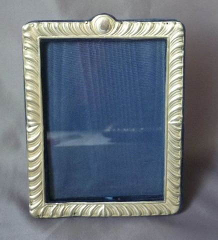 Edwardian Sterling Silver Photo Frame,: hallmarked, Birmingham, 1901, of rectangular form, with a gadrooned edge, 17cm x 12cm
