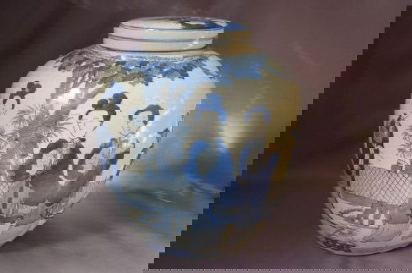 Large Chinese Blue and White Ginger Jar and Cover,: decorated with three attendants in a garden