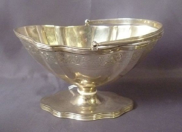 Edwardian Sterling Silver Pedestal Sweets Dish,: hallmarked, London, 1907, R & S Garrad & Co, of shaped boat form, with etched frieze on a shaped foot, and loop handle, slight a/f, l 13.5cm